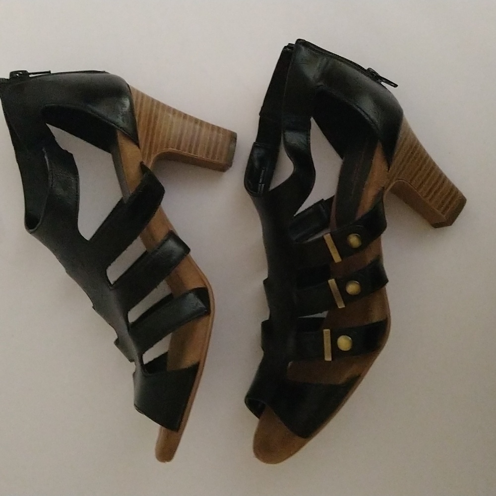 Shoes - Picture 2 of 4